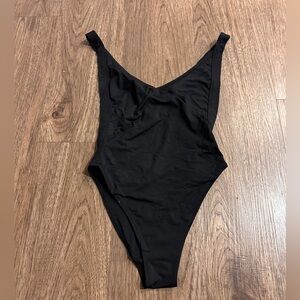 🍷H&M black low cross cross back one piece bathing suit size 2